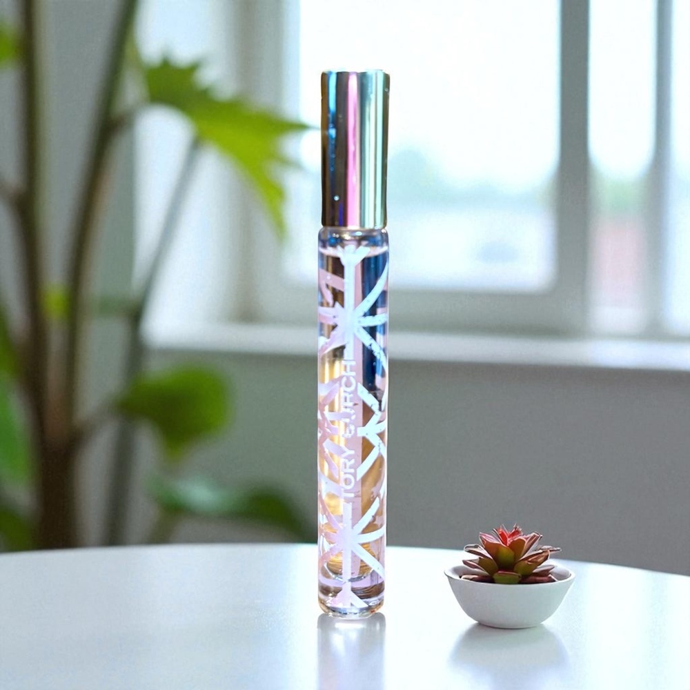 ⚫️ Tory Burch Jolie Fleur Rose Fragrance Rollerball .20 fl oz - Picture 2 of 4